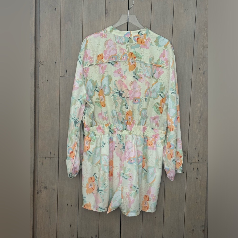 PLUS SIZE FLORAL ROMPER - Picture 4 of 7